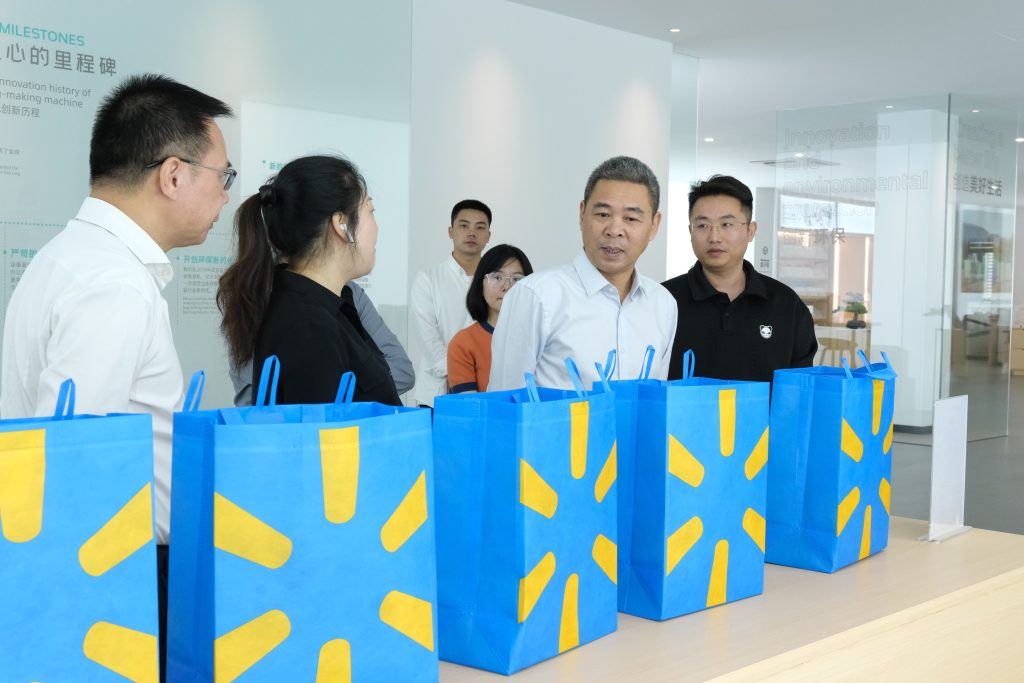 為知識產(chǎn)權(quán)培育保駕護航——市人大主任應(yīng)希克一行調(diào)研浙江正威機械有限公司