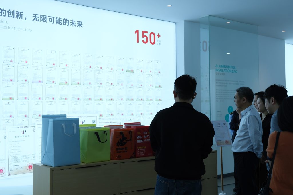 為知識產(chǎn)權(quán)培育保駕護航——市人大主任應(yīng)希克一行調(diào)研浙江正威機械有限公司